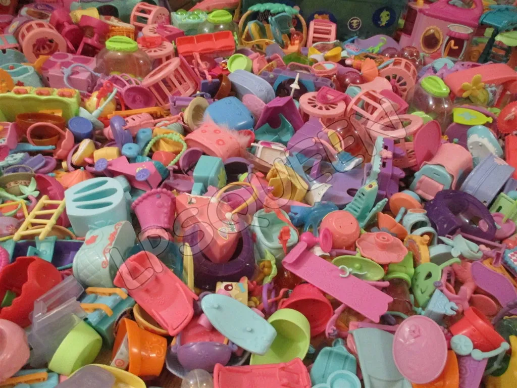 Littlest Pet Shop Lot 8 RANDOM Accessories Grocery, Baskets  1 SURPRISE LPS PET